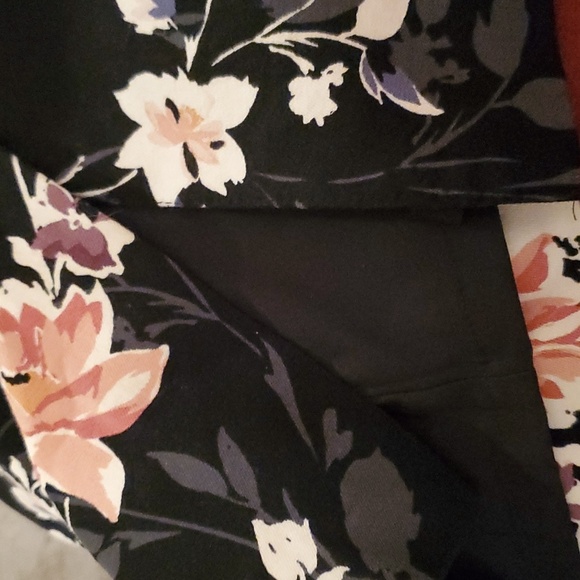 White House Black Market Women's Black Floral Skirt - Size 14 - Picture 8 of 9